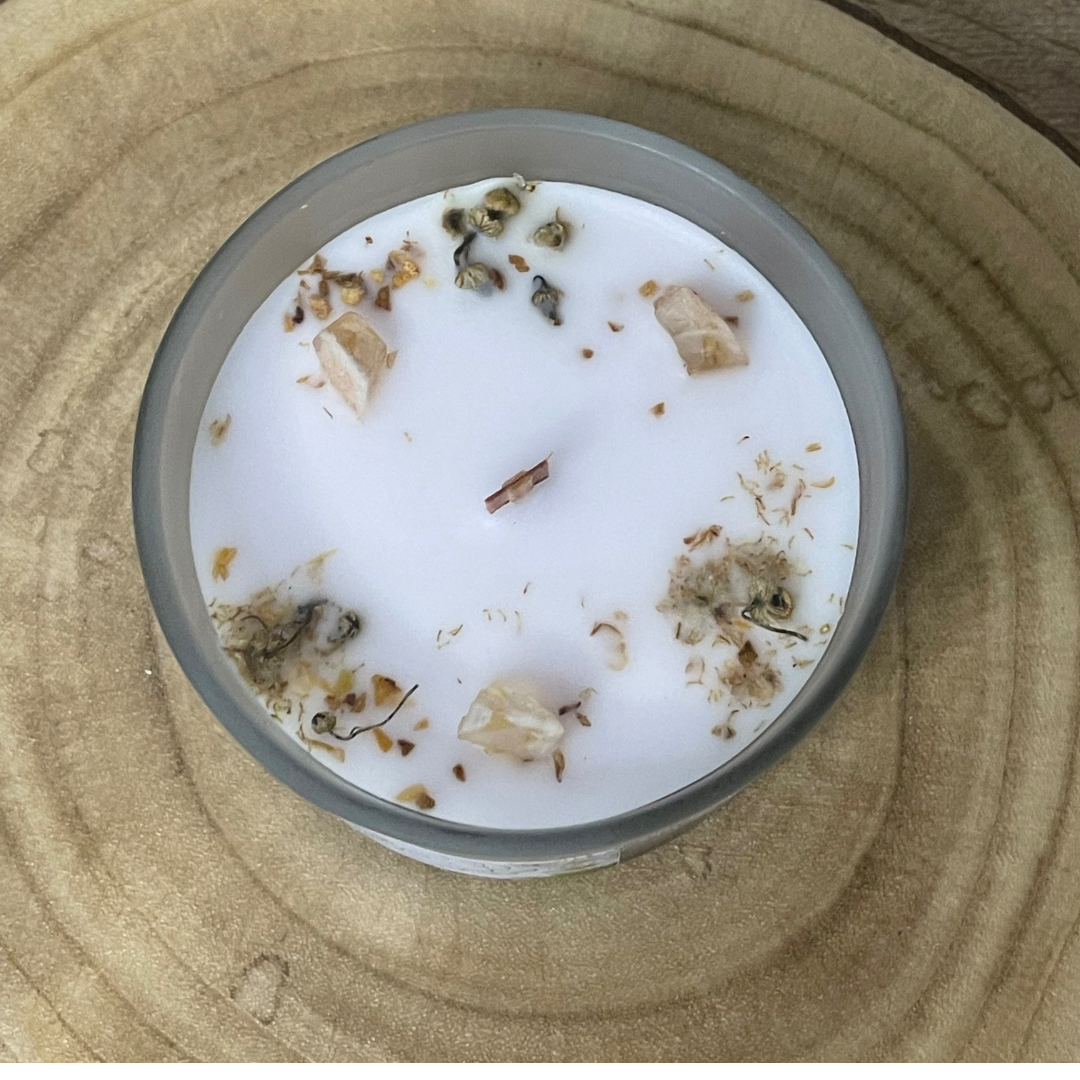 Citrine Candle with 3 Citrine Stones – Green, Lemon, Chamomile Scent