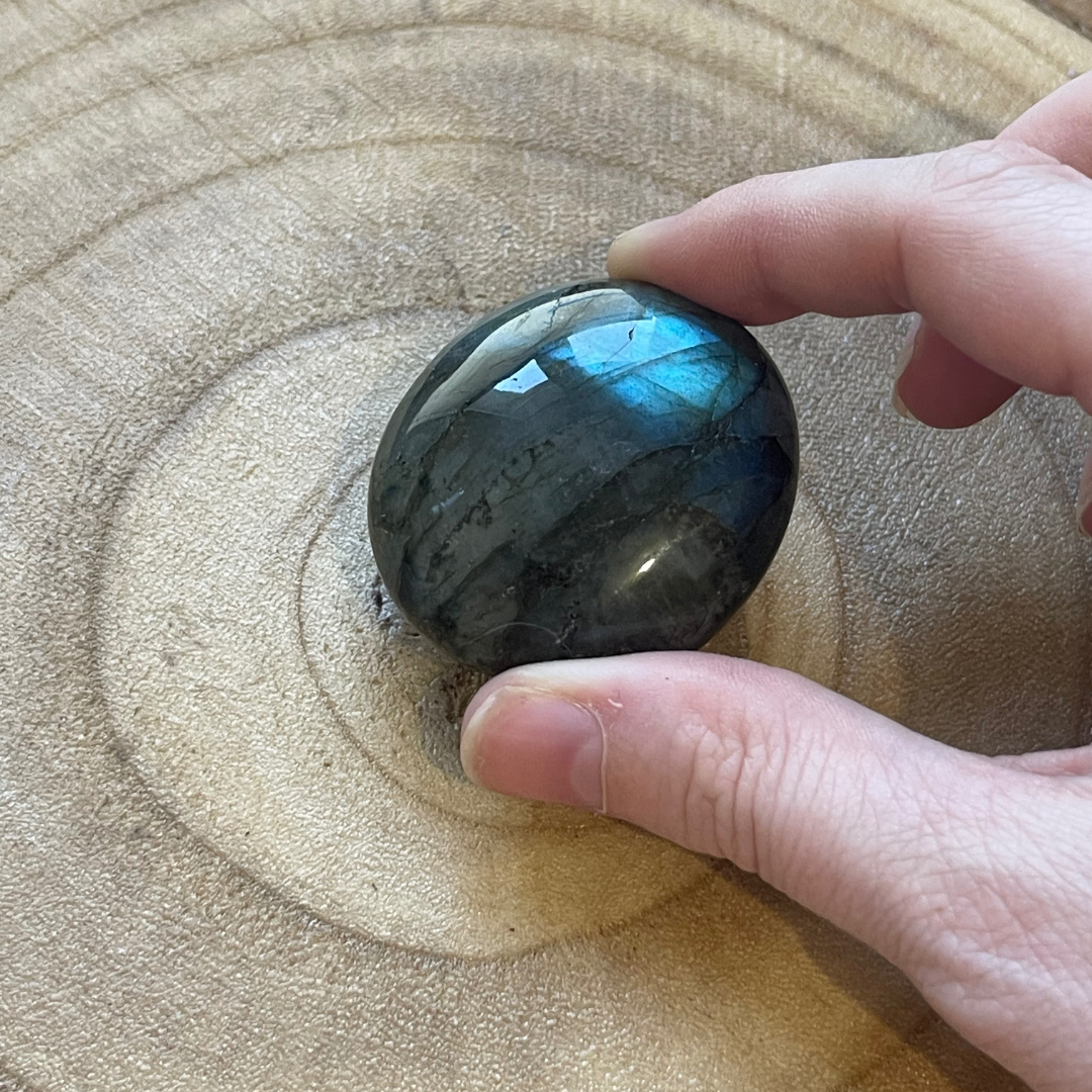 Galet en Labradorite – Qualité AA – Madagascar -Protection ,Gestion émotion