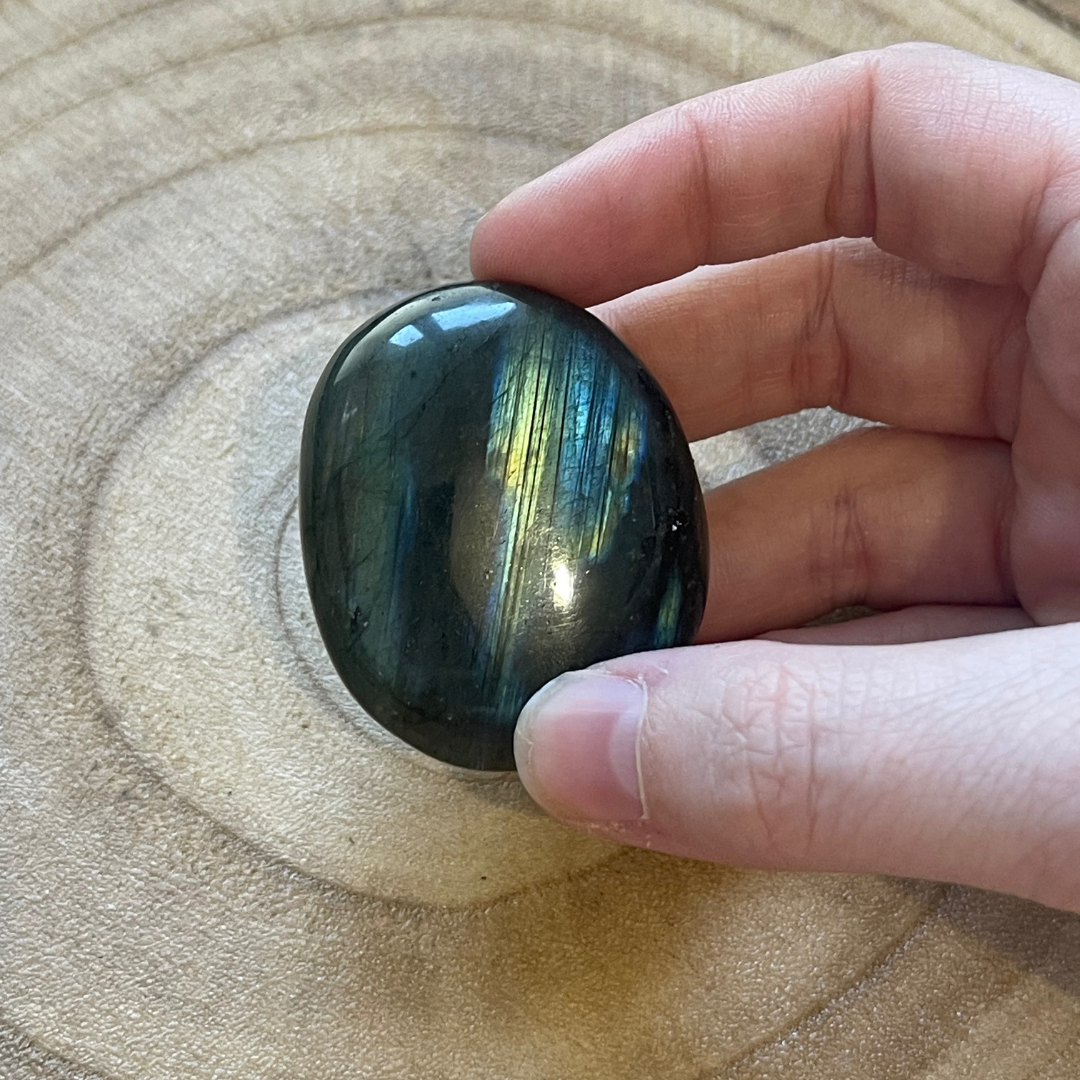 Galet en Labradorite – Qualité AA – Madagascar -Protection ,Gestion émotion