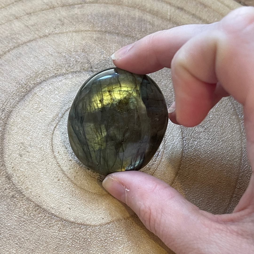 Galet en Labradorite – Qualité AA – Madagascar -Protection ,Gestion émotion