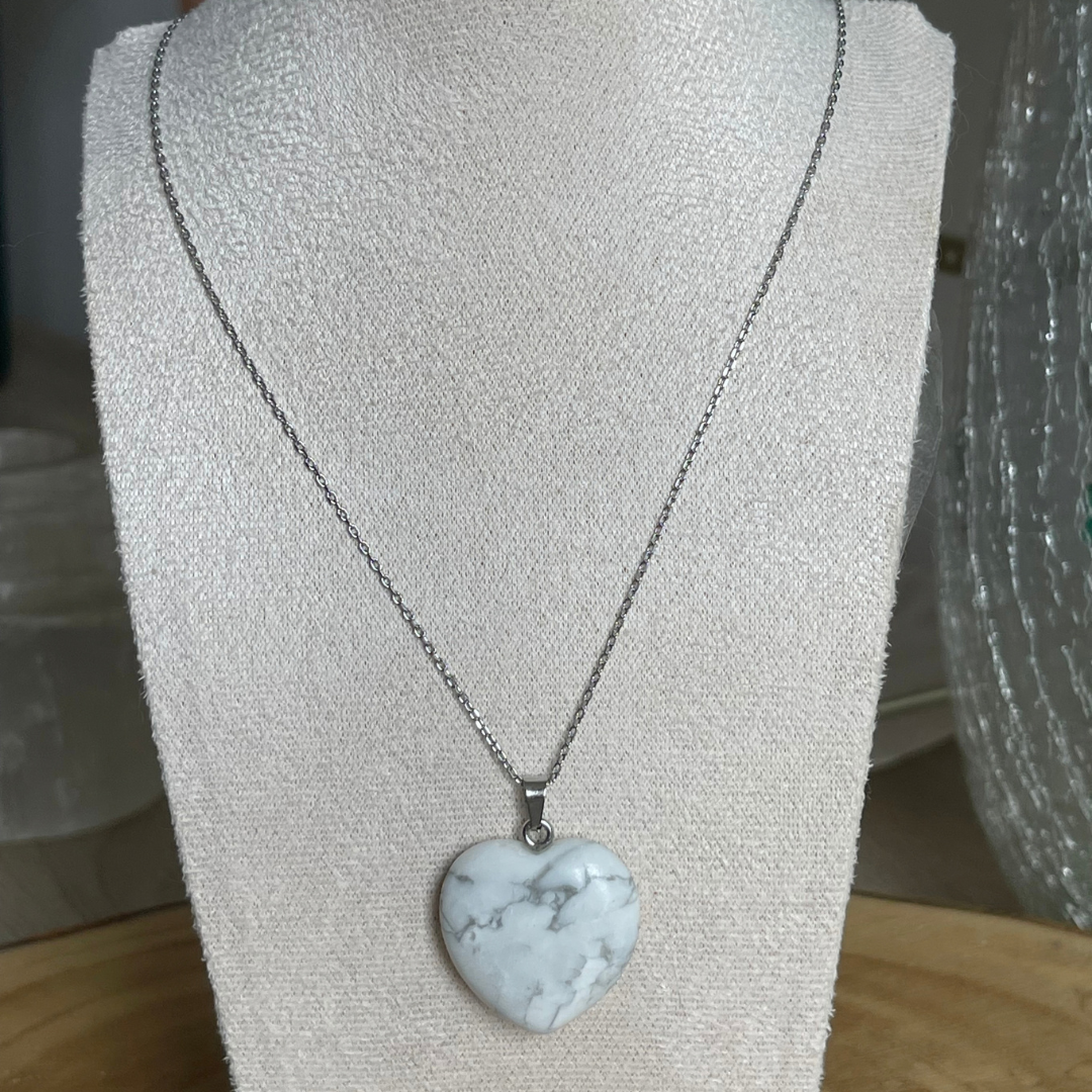 Pendentif Cœur en Howlite – Apaisement & Sérénité