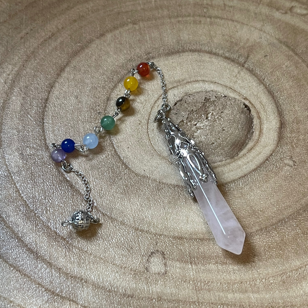 Pendule en Quartz Rose avec Chaîne 7 Chakras