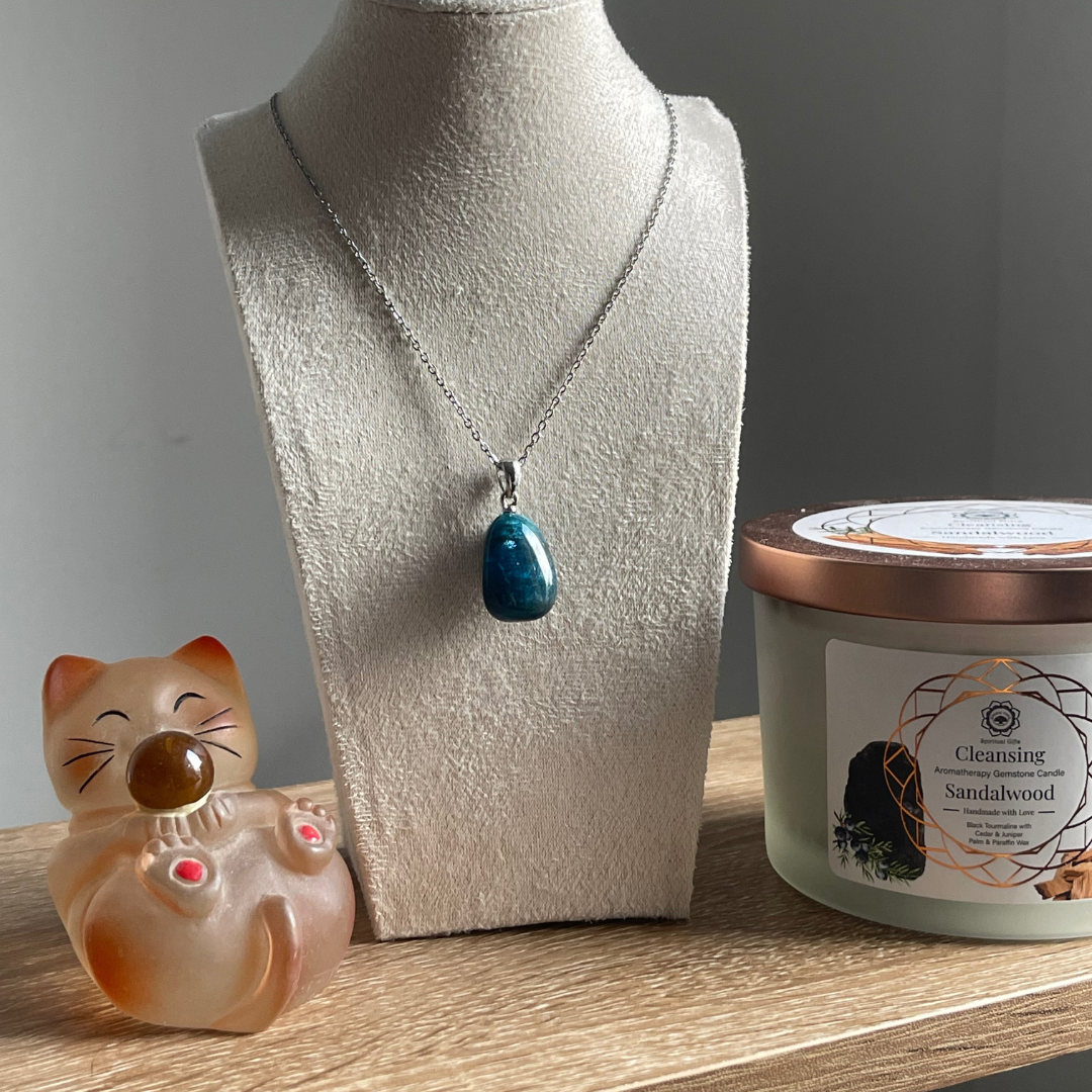 💙 Pendentif en Apatite Bleue – Communication & Clarté