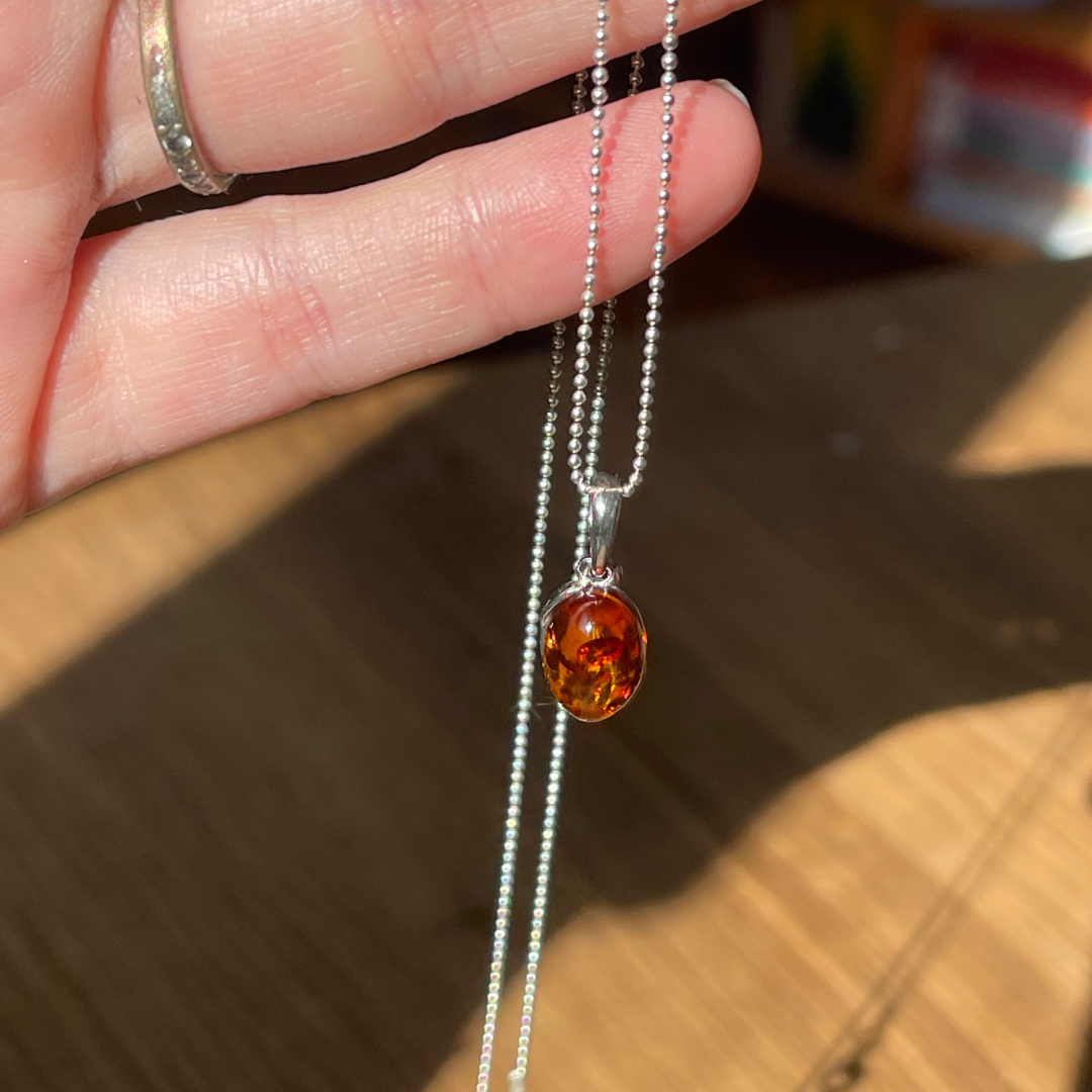 Pendentif en Ambre- Calme, Sérénité ,Douleur