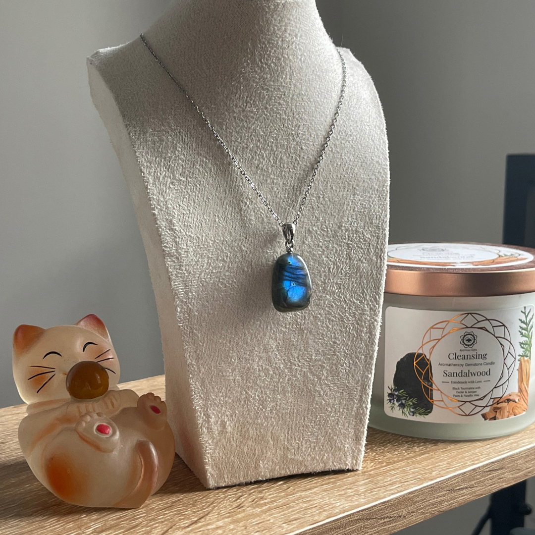 🌌 Pendentif en Labradorite – Protection &amp; Équilibre
