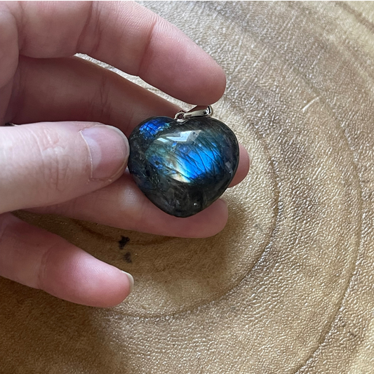 Pendentif Cœur en Labradorite - Protection et Transformation