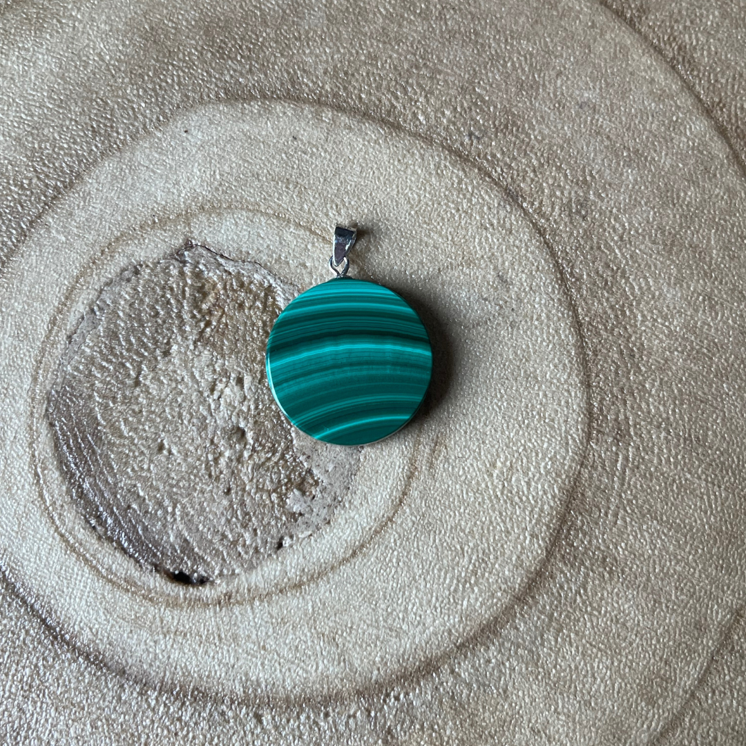 Pendentif en Malachite – Équilibre Émotionnel ; Protection