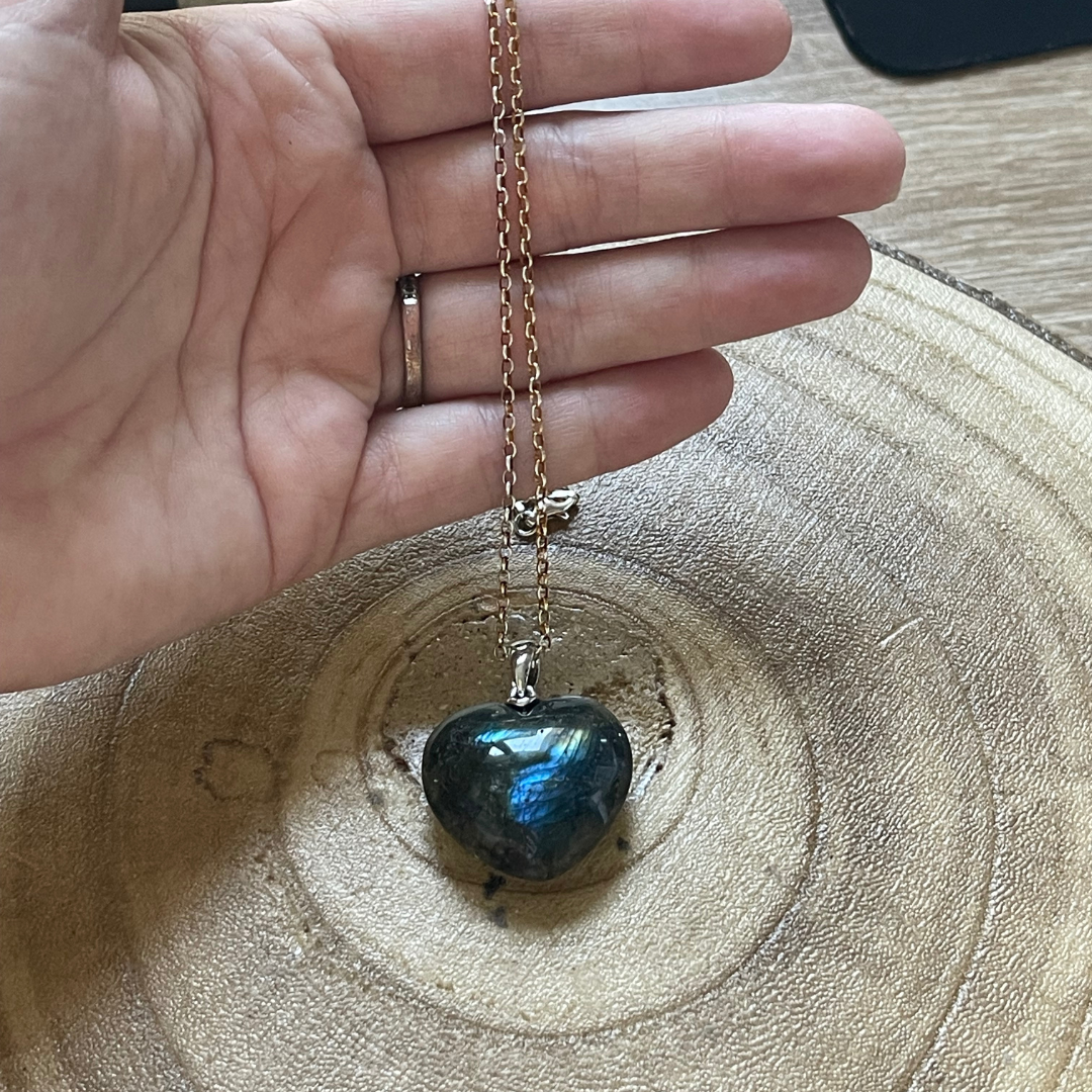 Pendentif Cœur en Labradorite - Protection et Transformation