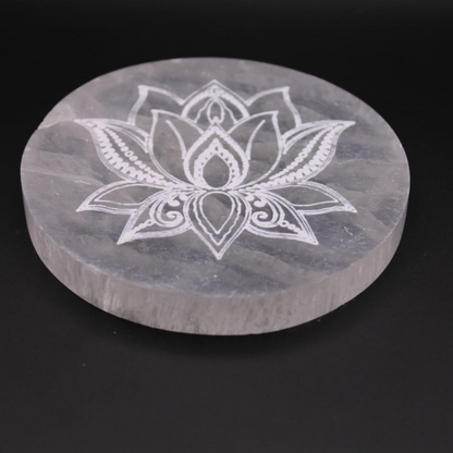 Plaque de Rechargement en Sélénite avec Symbole de la Fleur de Lotus - Purification et Sérénité