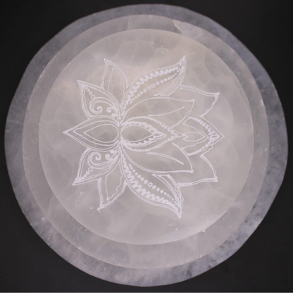 Plaque de Rechargement en Sélénite avec Symbole de la Fleur de Lotus - Purification et Sérénité