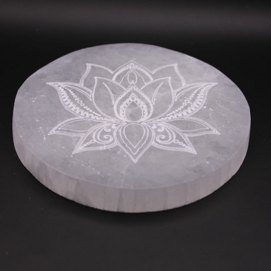 Plaque de Rechargement en Sélénite avec Symbole de la Fleur de Lotus - Purification et Sérénité